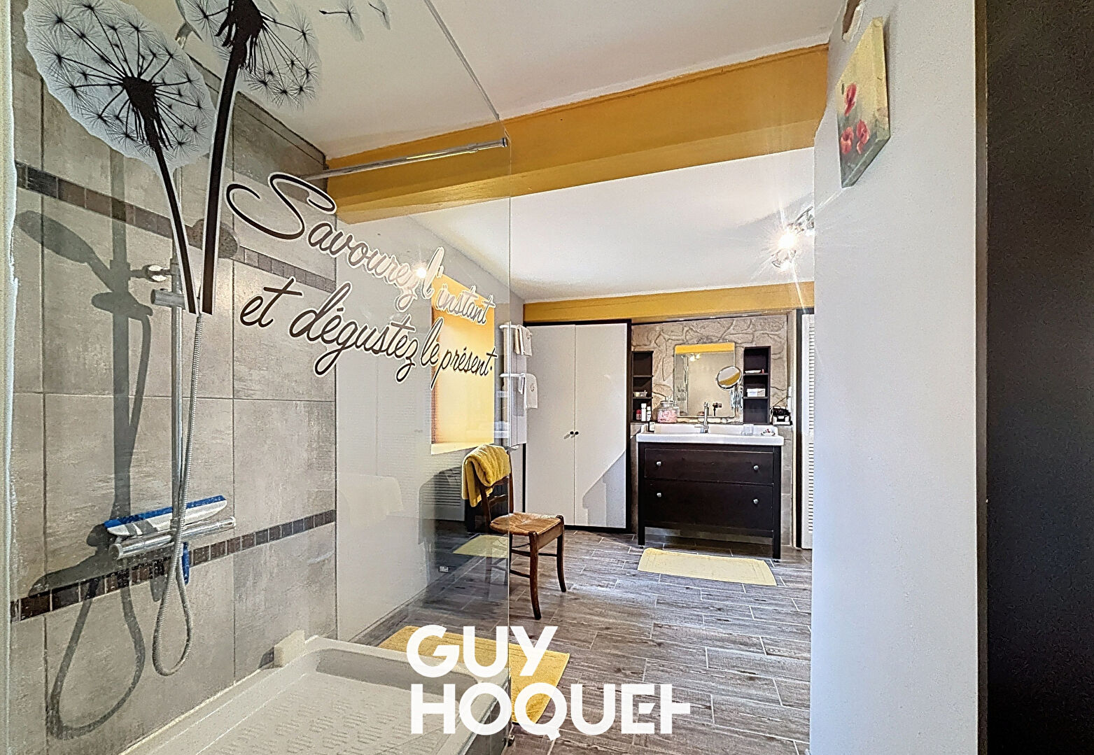 SOUS OFFRE // Maison de village 3 Chs + Bureaux, caves et grand garage