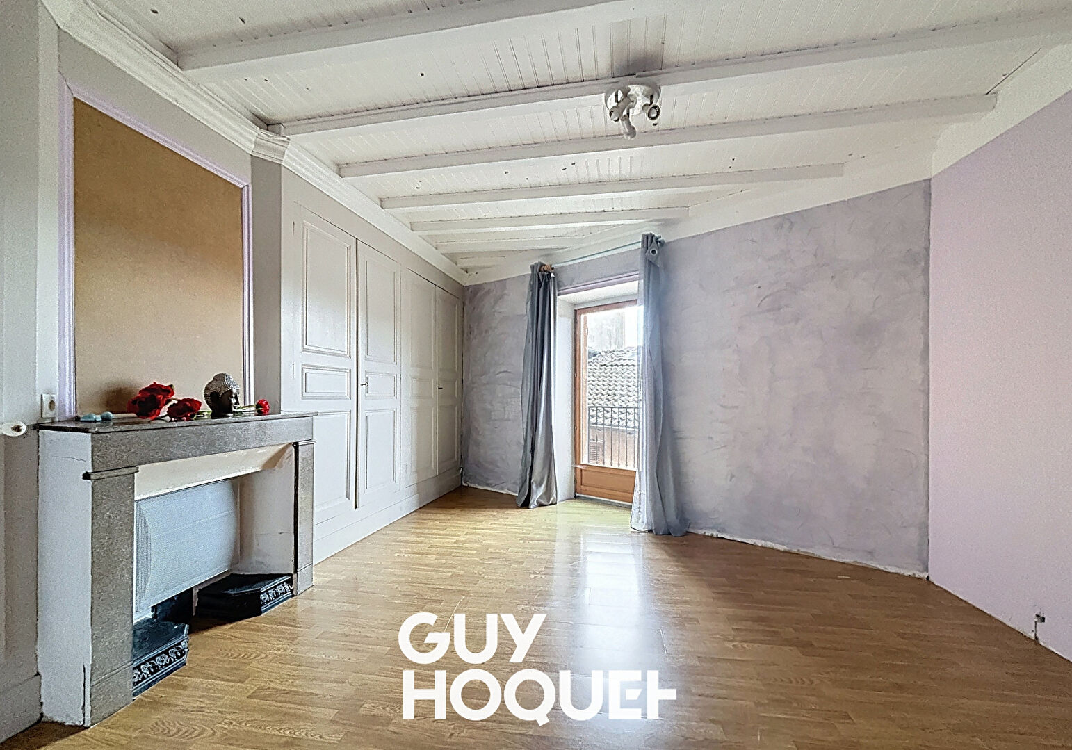 SOUS OFFRE // Maison de village 3 Chs + Bureaux, caves et grand garage