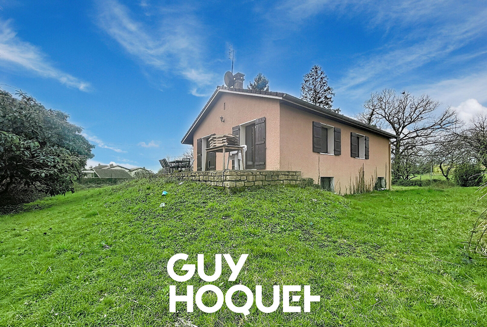 Maison sur sous sol complet 3 Chs + Garage + Cave et terrain  Constructible de 1526 m²  environ - 71680 CERCHES SUR SAONE