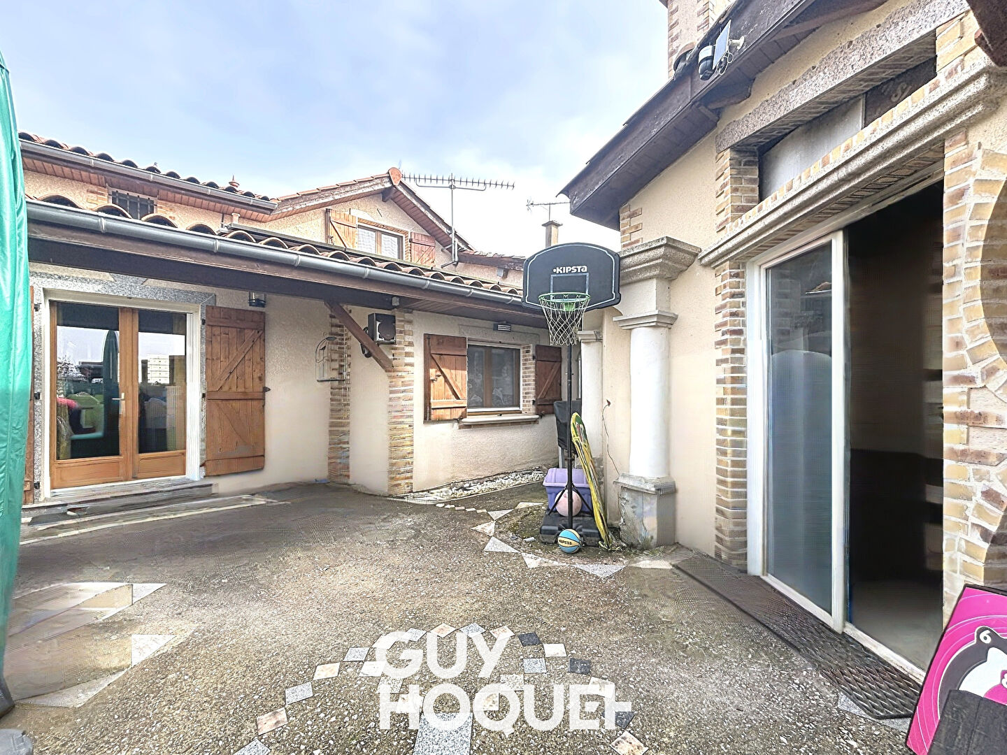 Charmante Maison sur 2 niveaux,  3 Chambres, GGE - 01290 BIZIAT