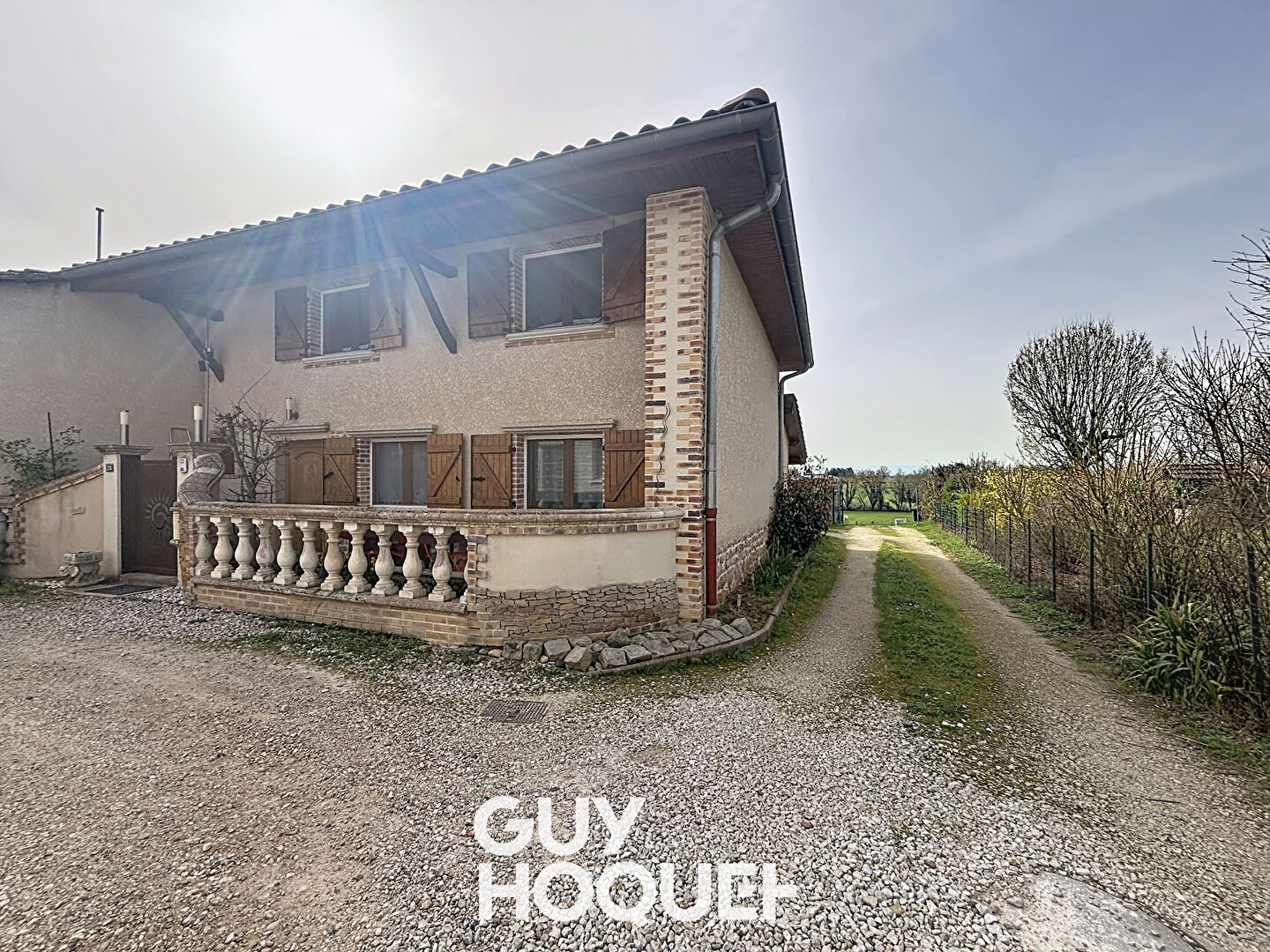 Charmante Maison sur 2 niveaux,  3 Chambres, GGE - 01290 BIZIAT