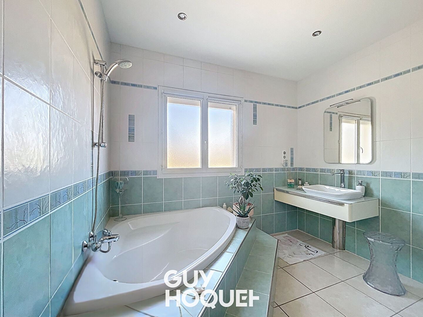 Magnifique Maison de Plain pied, 3 Chambres, Dble GGE - 71850 CHARNAY LES MACON