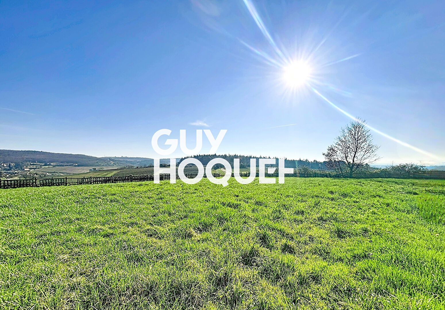 SOUS OFFRE // Terrain Constructible de 1120 m² environ, Hors Lotissement - 71960 LA ROCHE VINEUSE