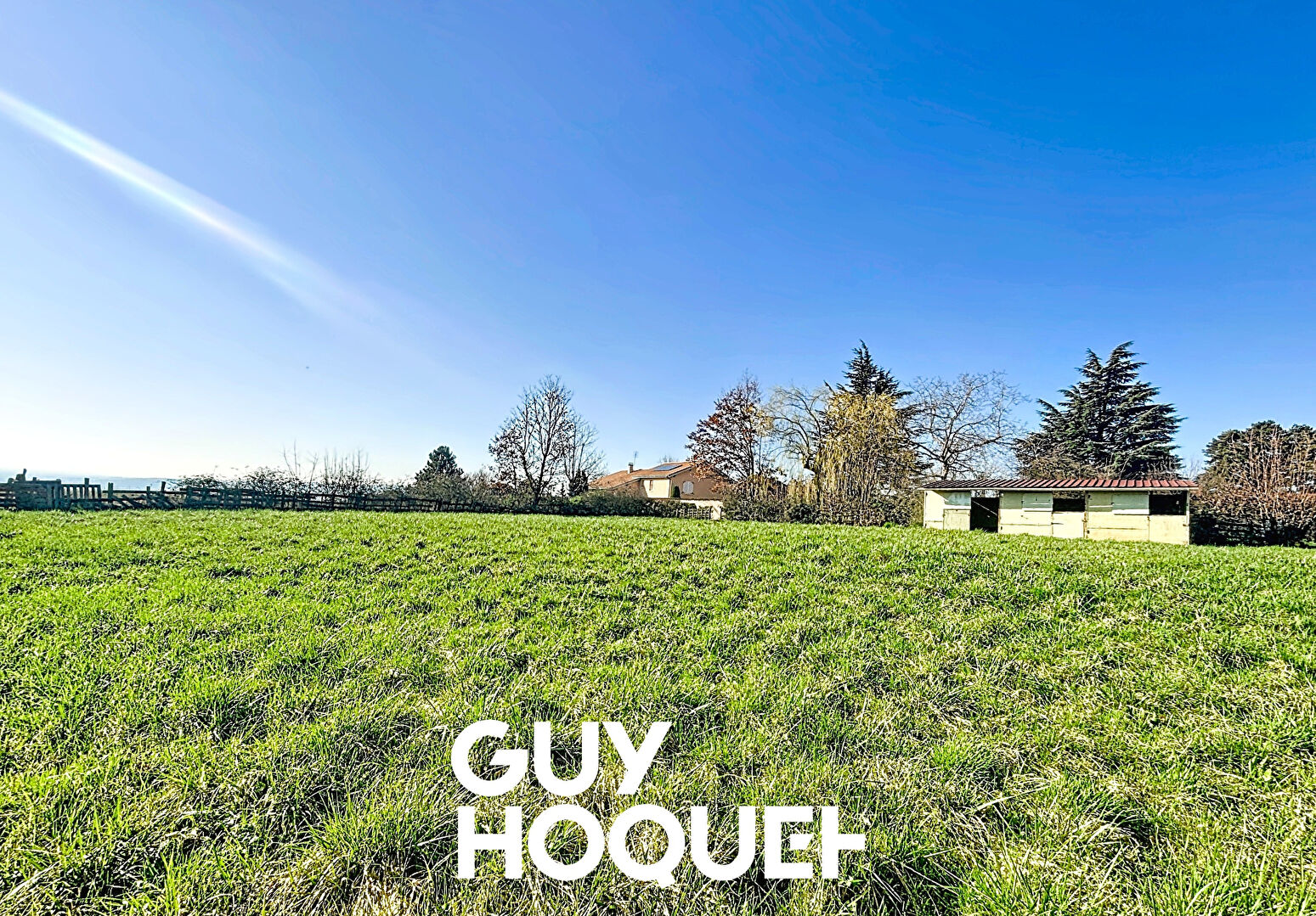 SOUS OFFRE // Terrain Constructible de 1120 m² environ, Hors Lotissement - 71960 LA ROCHE VINEUSE