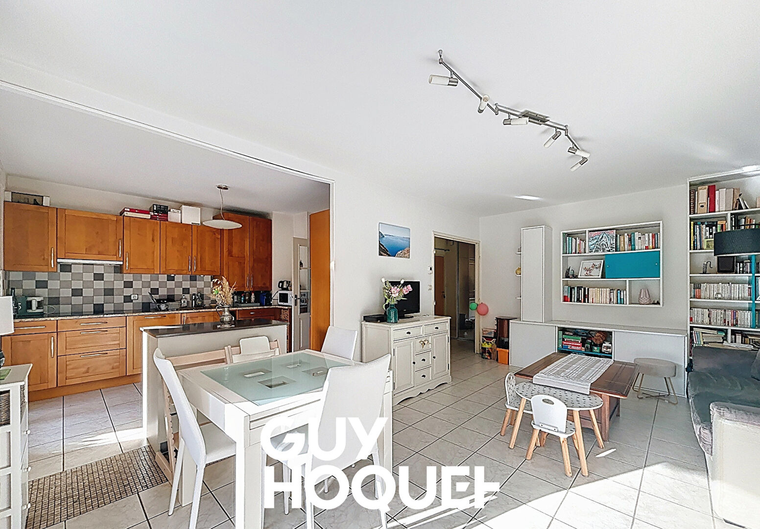 Appartement Centre Ville - Type 3 avec Terrasse Garage et Cave - 71000 MACON