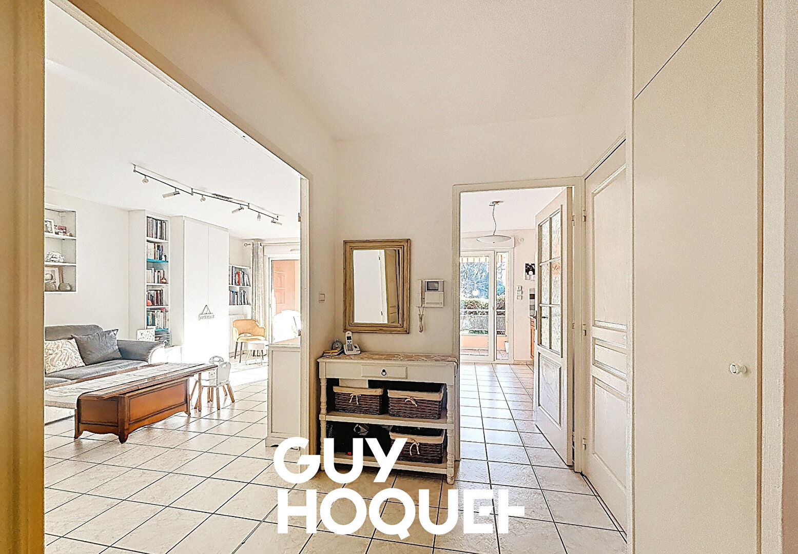 Appartement Centre Ville - Type 3 avec Terrasse Garage et Cave - 71000 MACON