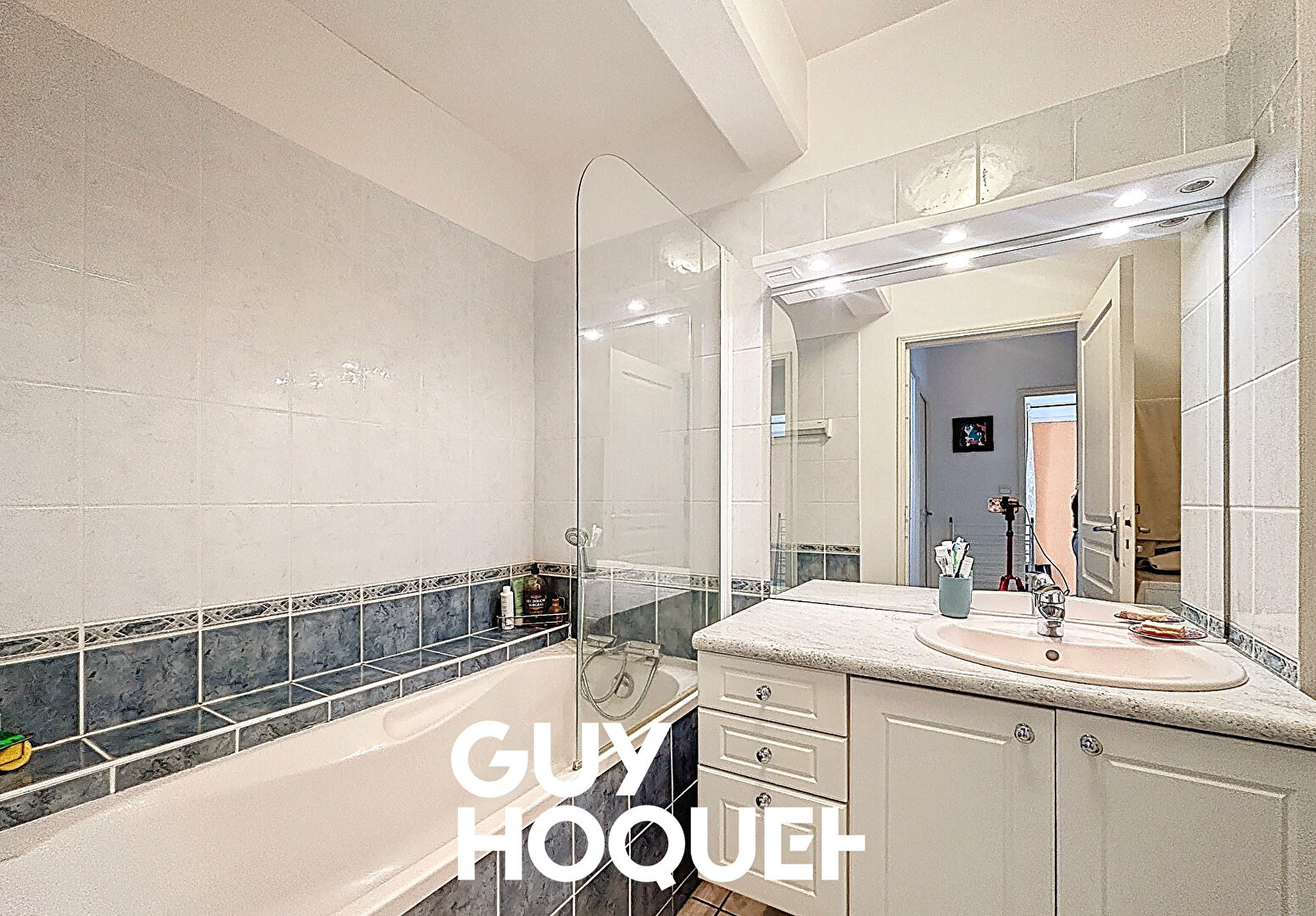 Appartement Centre Ville - Type 3 avec Terrasse Garage et Cave - 71000 MACON