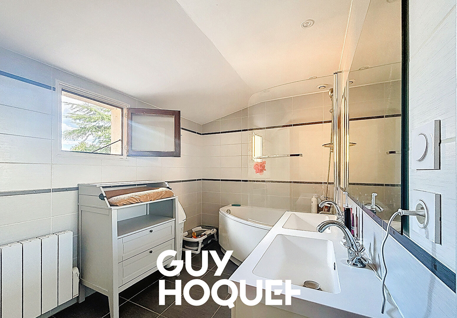 Maison Ancienne Rénovée 3 chambres + Piscine et terrain de 459 m² environ - 01750 REPLONGES