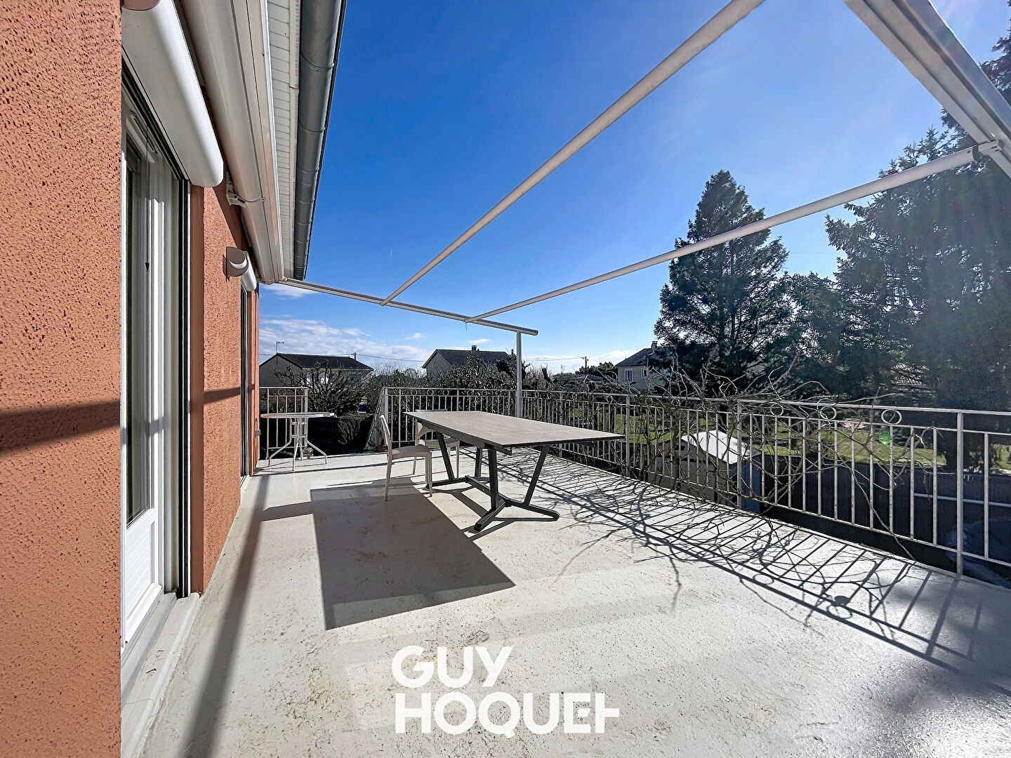 Maison sur Sous-Sol complet 5 Chambres + Dépendances et terrain de 1100 m² environ