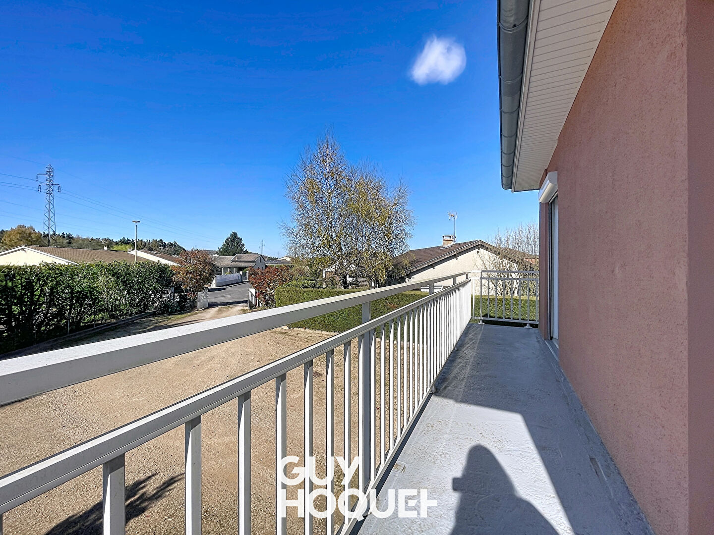 Maison sur Sous-Sol complet 5 Chambres + Dépendances et terrain de 1100 m² environ