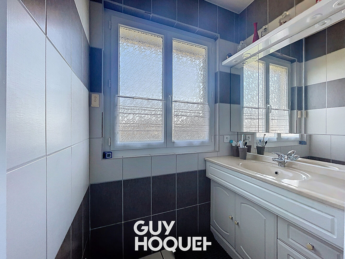 Maison sur Sous-Sol complet 5 Chambres + Dépendances et terrain de 1100 m² environ