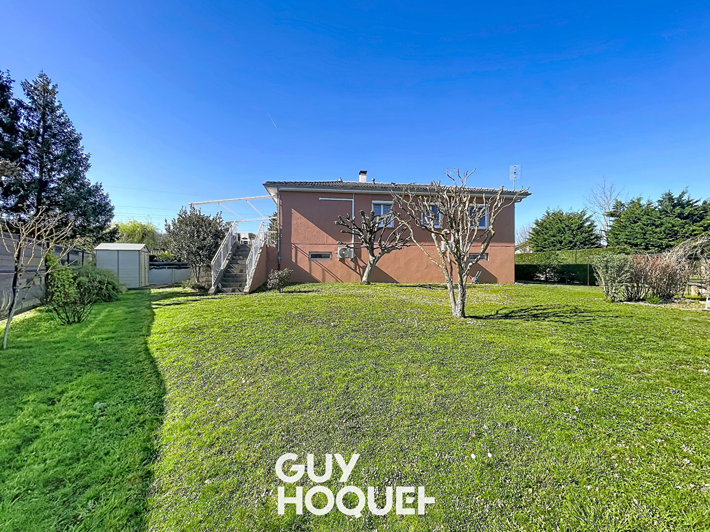 Maison sur Sous-Sol complet 5 Chambres + Dépendances et terrain de 1100 m² environ