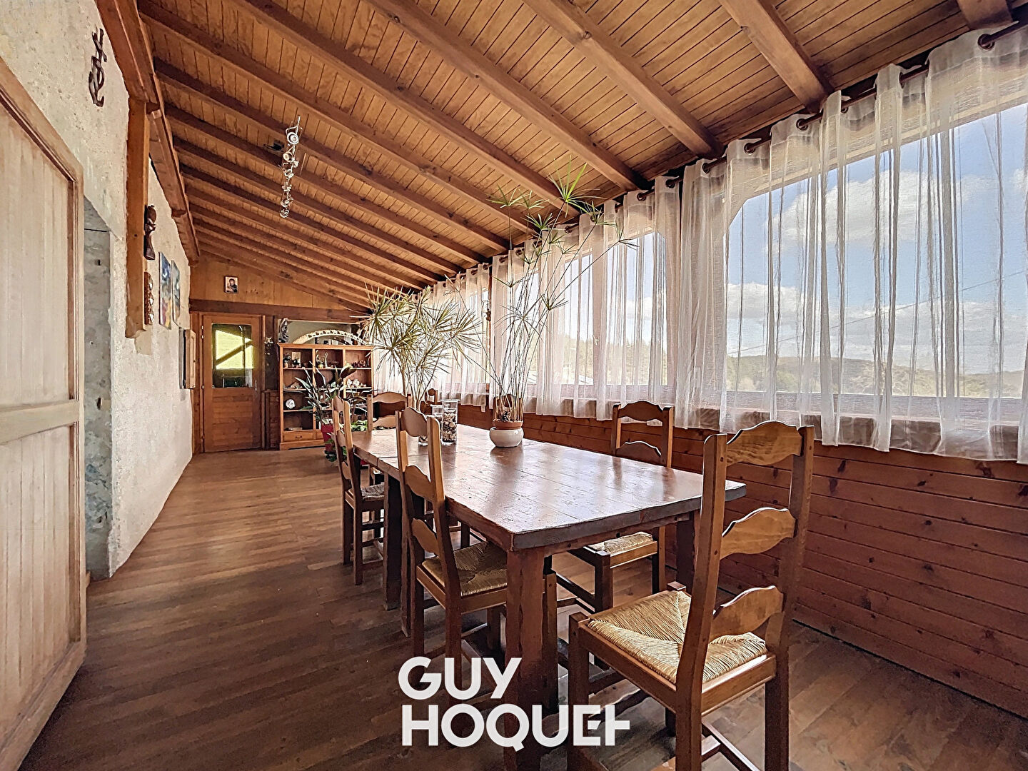 Maison Ancienne Rénovée 4 Chs avec Dépendances et terrain de 12 107 m² environ - 69820 VAUXRENARD