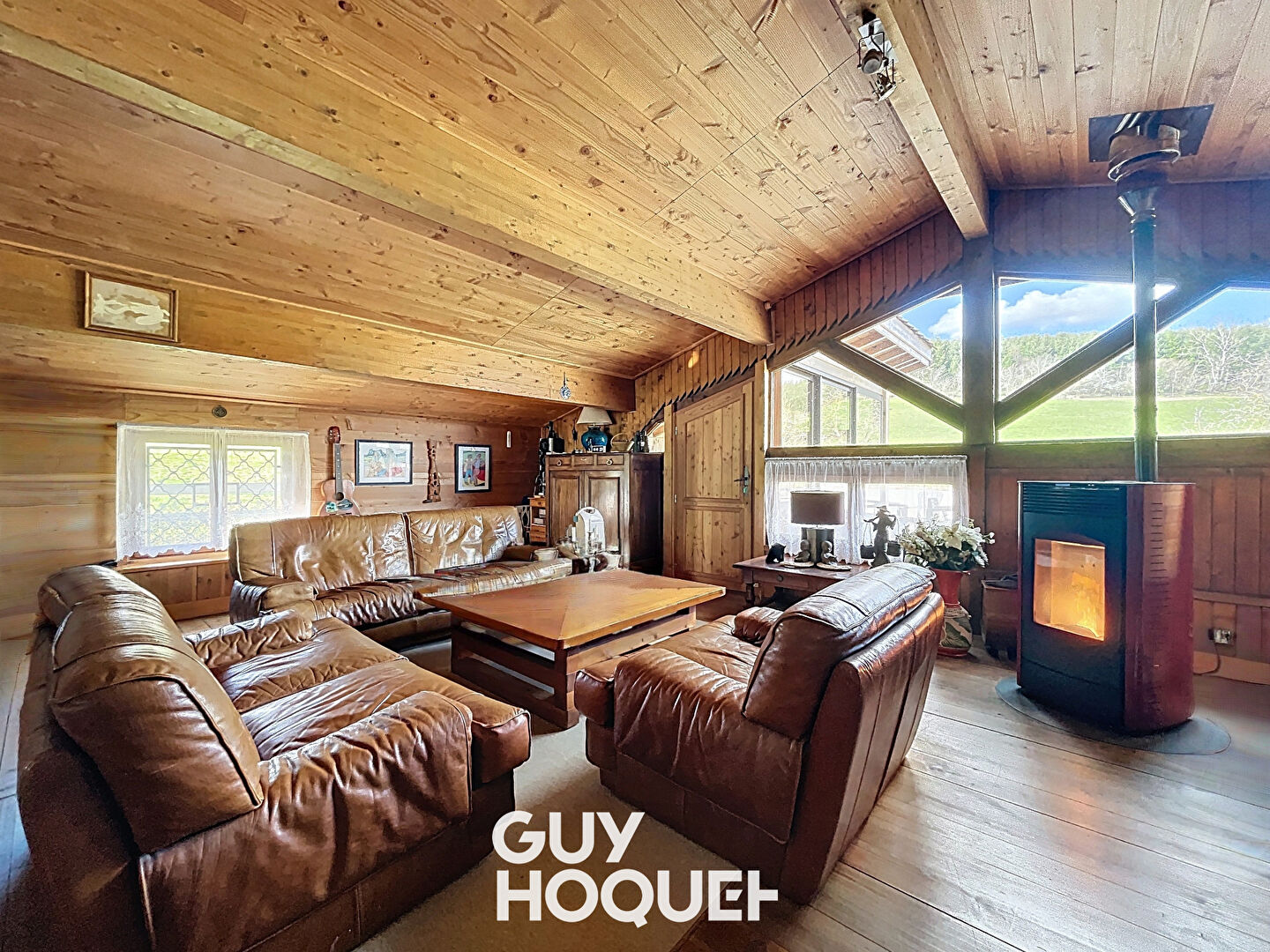 Maison Ancienne Rénovée 4 Chs avec Dépendances et terrain de 12 107 m² environ - 69820 VAUXRENARD