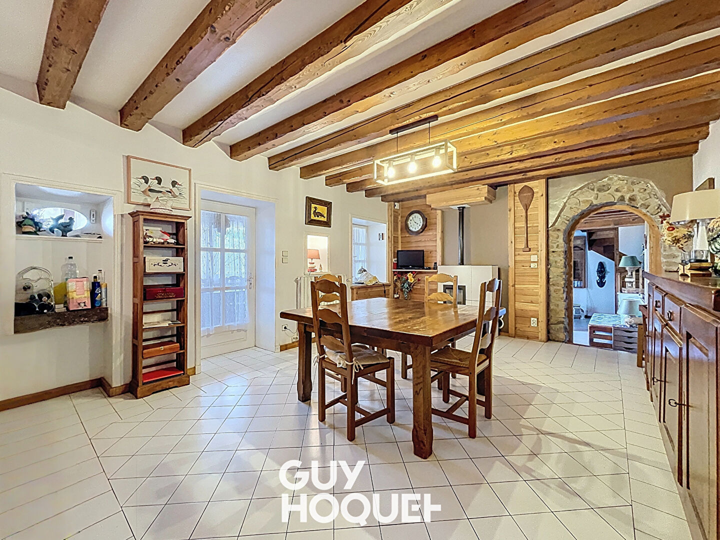 Maison Ancienne Rénovée 4 Chs avec Dépendances et terrain de 12 107 m² environ - 69820 VAUXRENARD