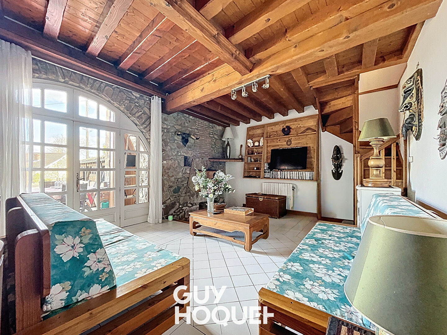Maison Ancienne Rénovée 4 Chs avec Dépendances et terrain de 12 107 m² environ - 69820 VAUXRENARD