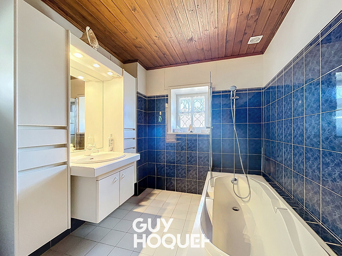 Maison Ancienne Rénovée 4 Chs avec Dépendances et terrain de 12 107 m² environ - 69820 VAUXRENARD