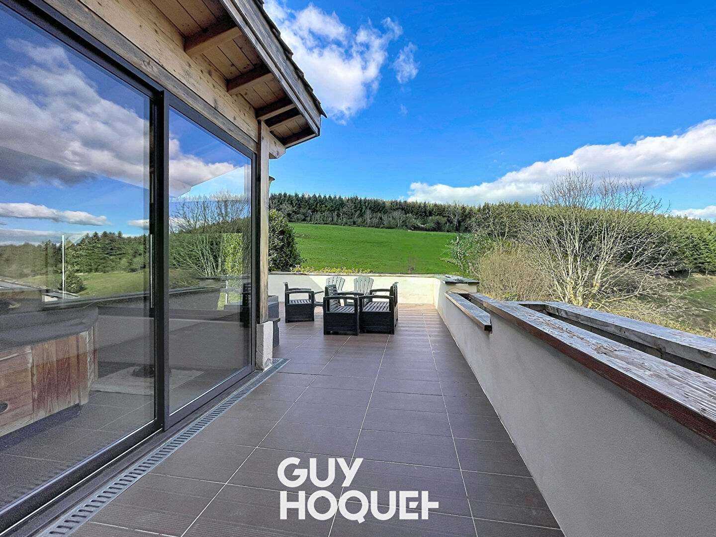 Maison Ancienne Rénovée 4 Chs avec Dépendances et terrain de 12 107 m² environ - 69820 VAUXRENARD