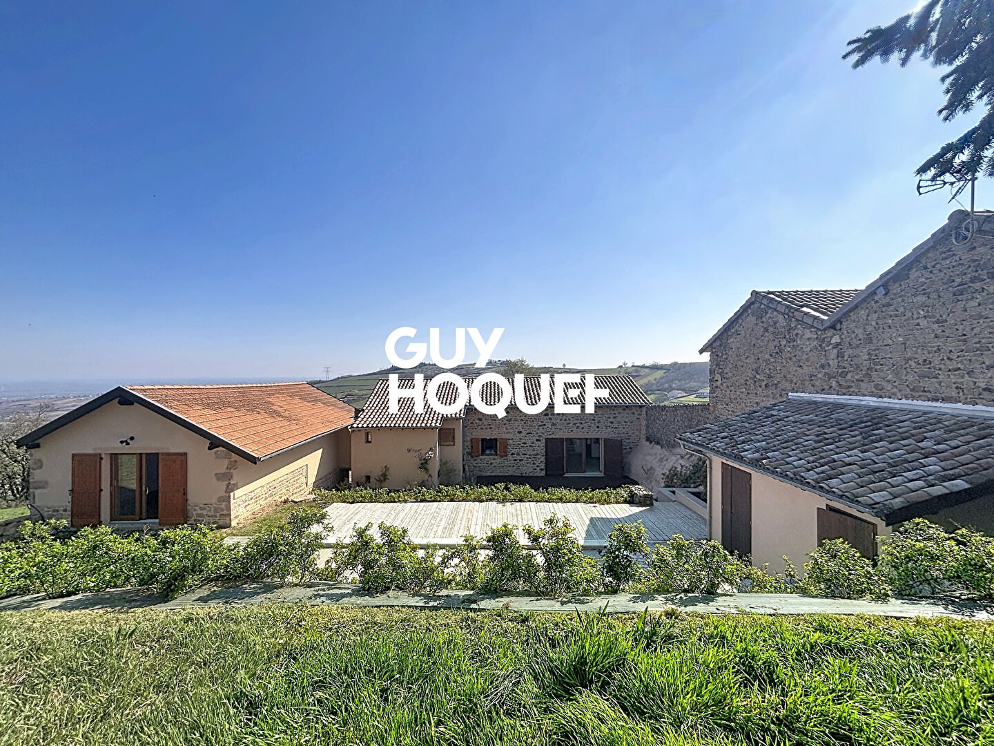 Charmante Maison en Pierre Rénovée de 186m2 avec Vue Imprenable - 71570 PRUZILLY