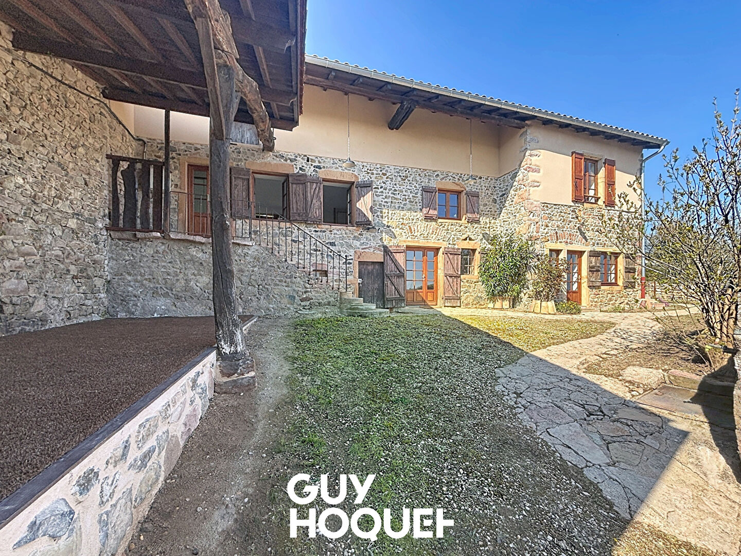 Charmante Maison en Pierre Rénovée de 186m2 avec Vue Imprenable - 71570 PRUZILLY