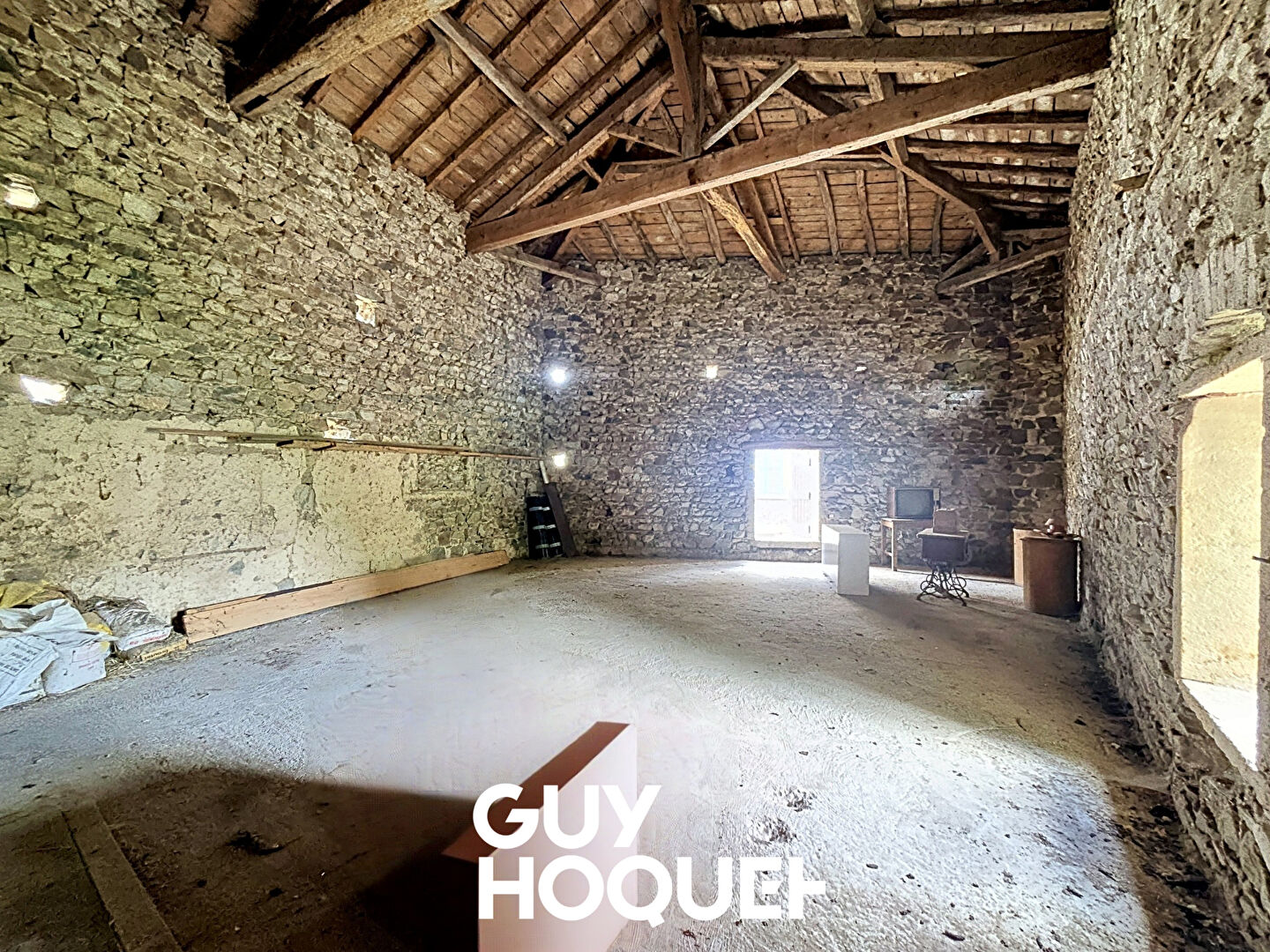 Maison Ancienne à Rénover de 110 m² hors Dépendances - 69840 JULLIE