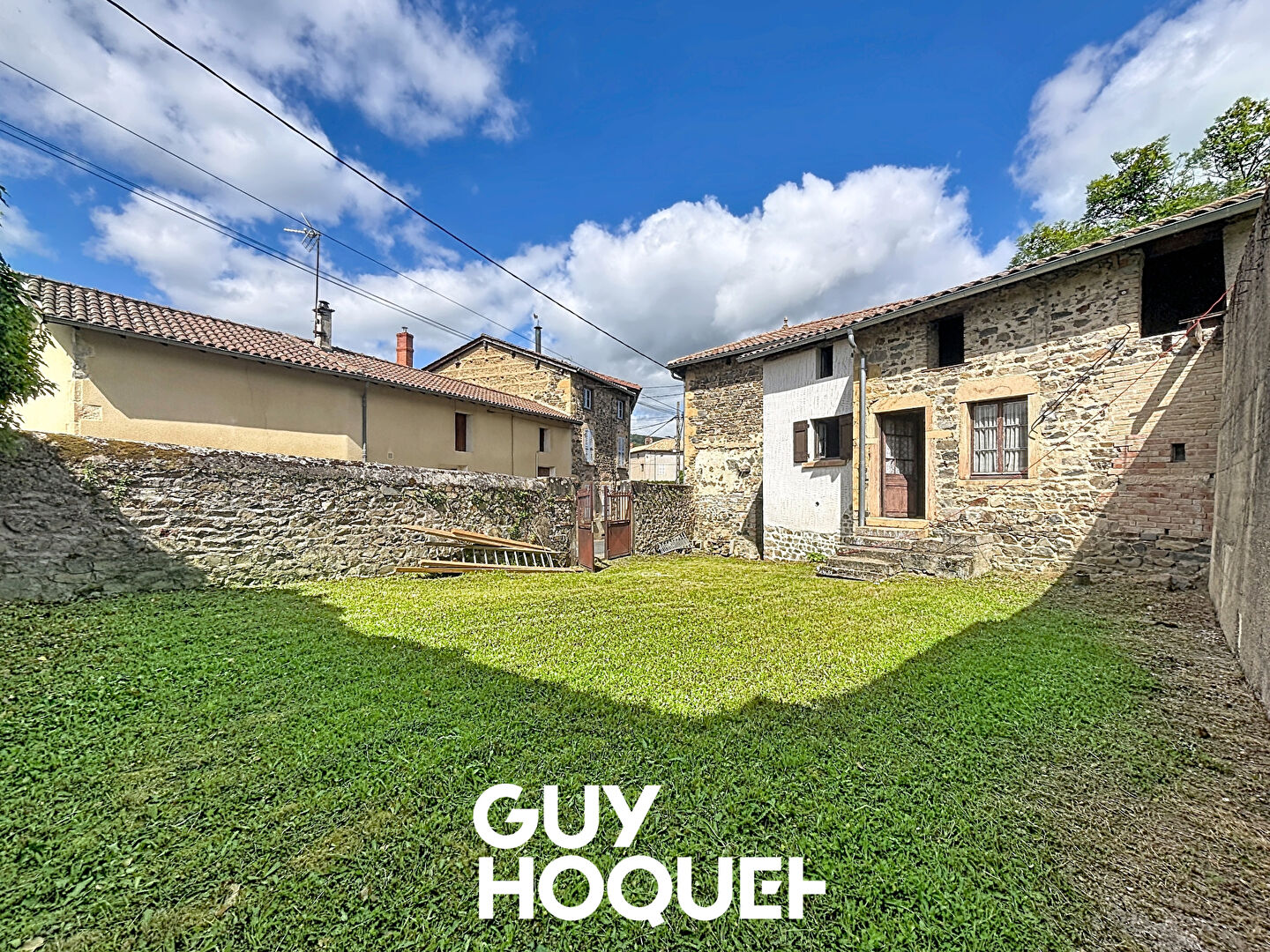 Maison Ancienne à Rénover de 110 m² hors Dépendances - 69840 JULLIE