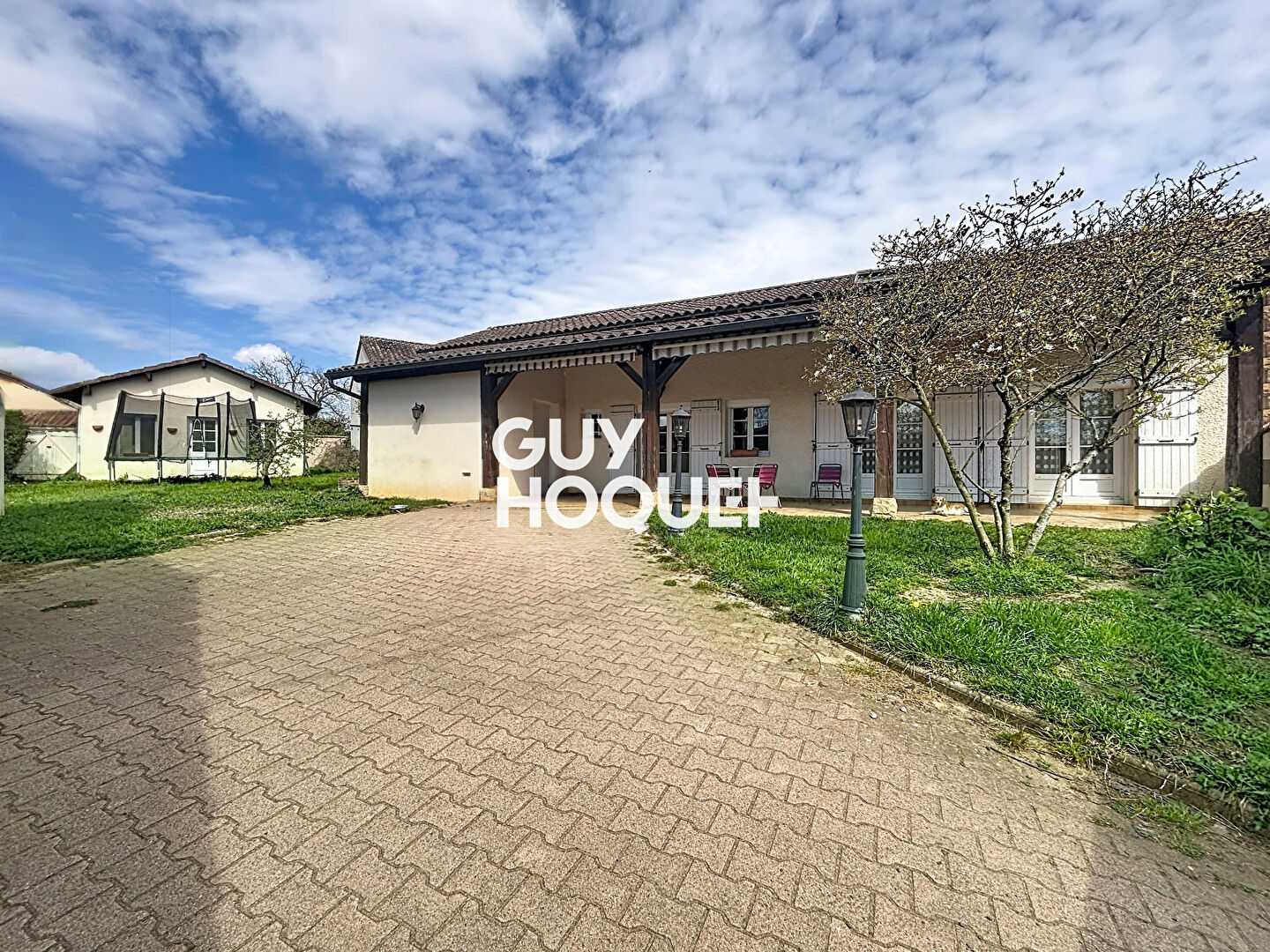 Maison ancienne rénovée + 3 Chambres  +  Dépendances - 01290 CROTTET