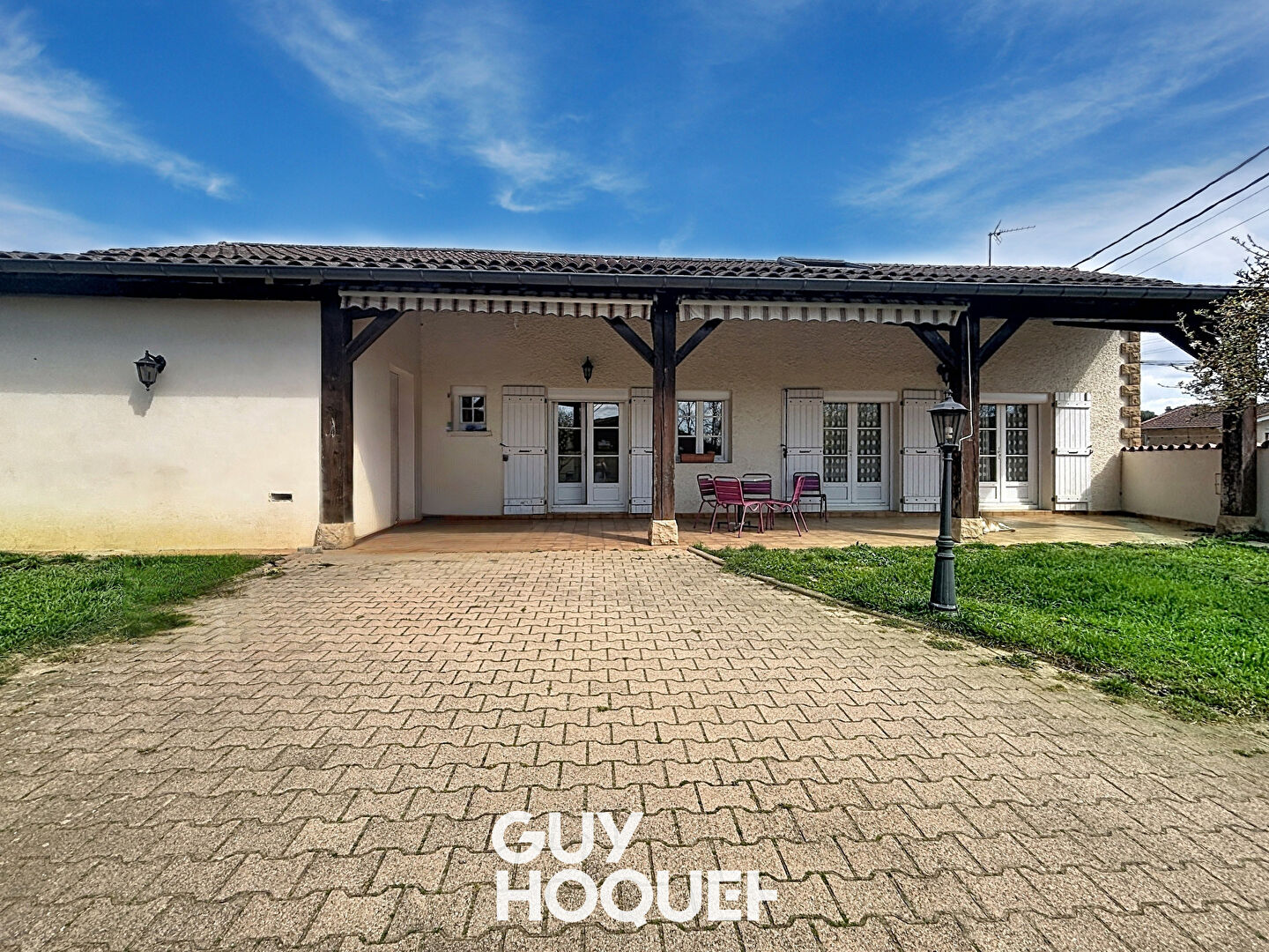 Maison ancienne rénovée + 3 Chambres  +  Dépendances - 01290 CROTTET