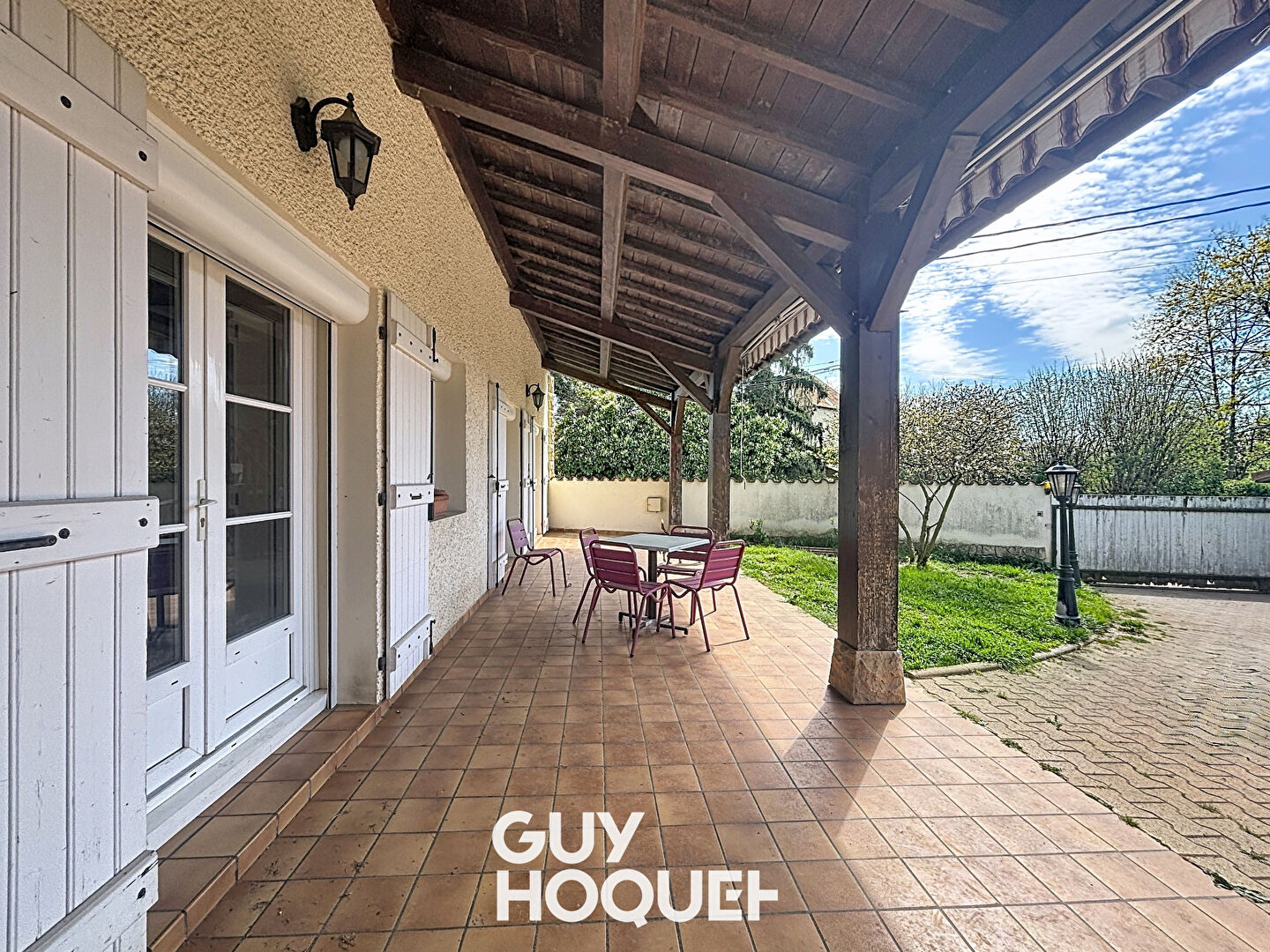 Maison ancienne rénovée + 3 Chambres  +  Dépendances - 01290 CROTTET