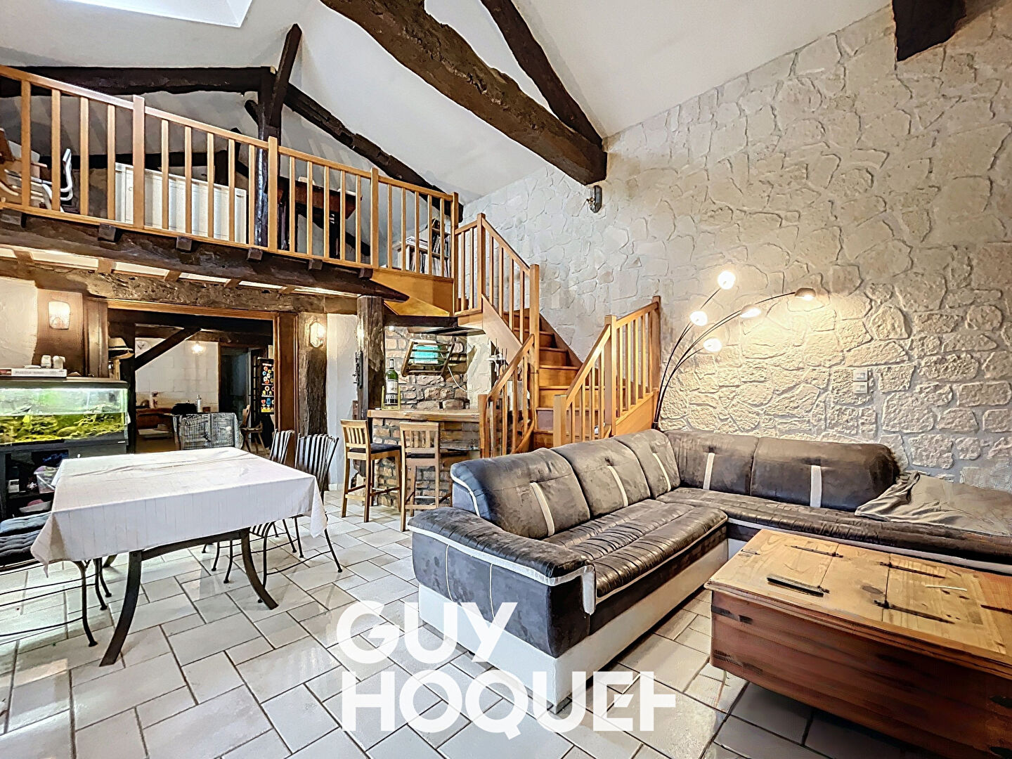 Maison ancienne rénovée + 3 Chambres  +  Dépendances - 01290 CROTTET