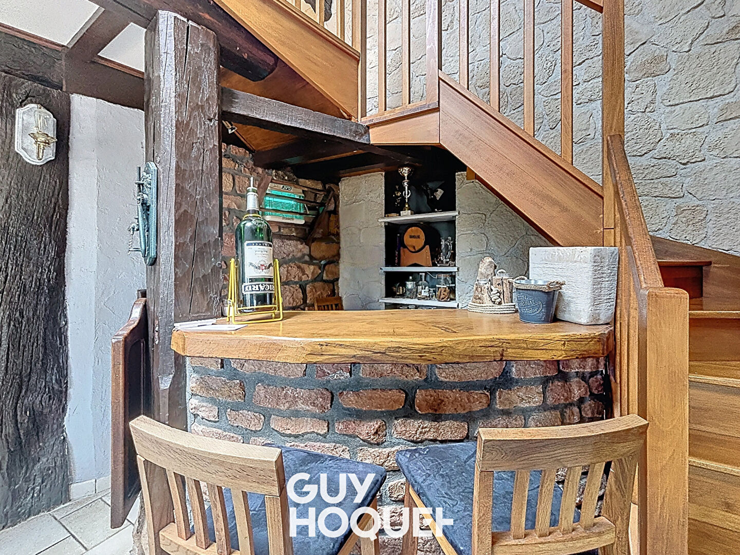 Maison ancienne rénovée + 3 Chambres  +  Dépendances - 01290 CROTTET