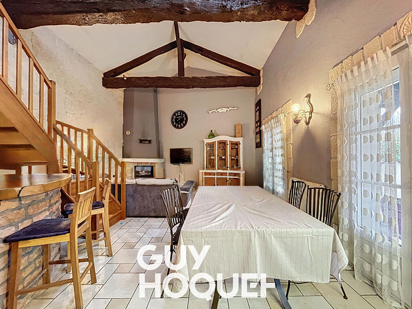 Maison ancienne rénovée + 3 Chambres  +  Dépendances - 01290 CROTTET