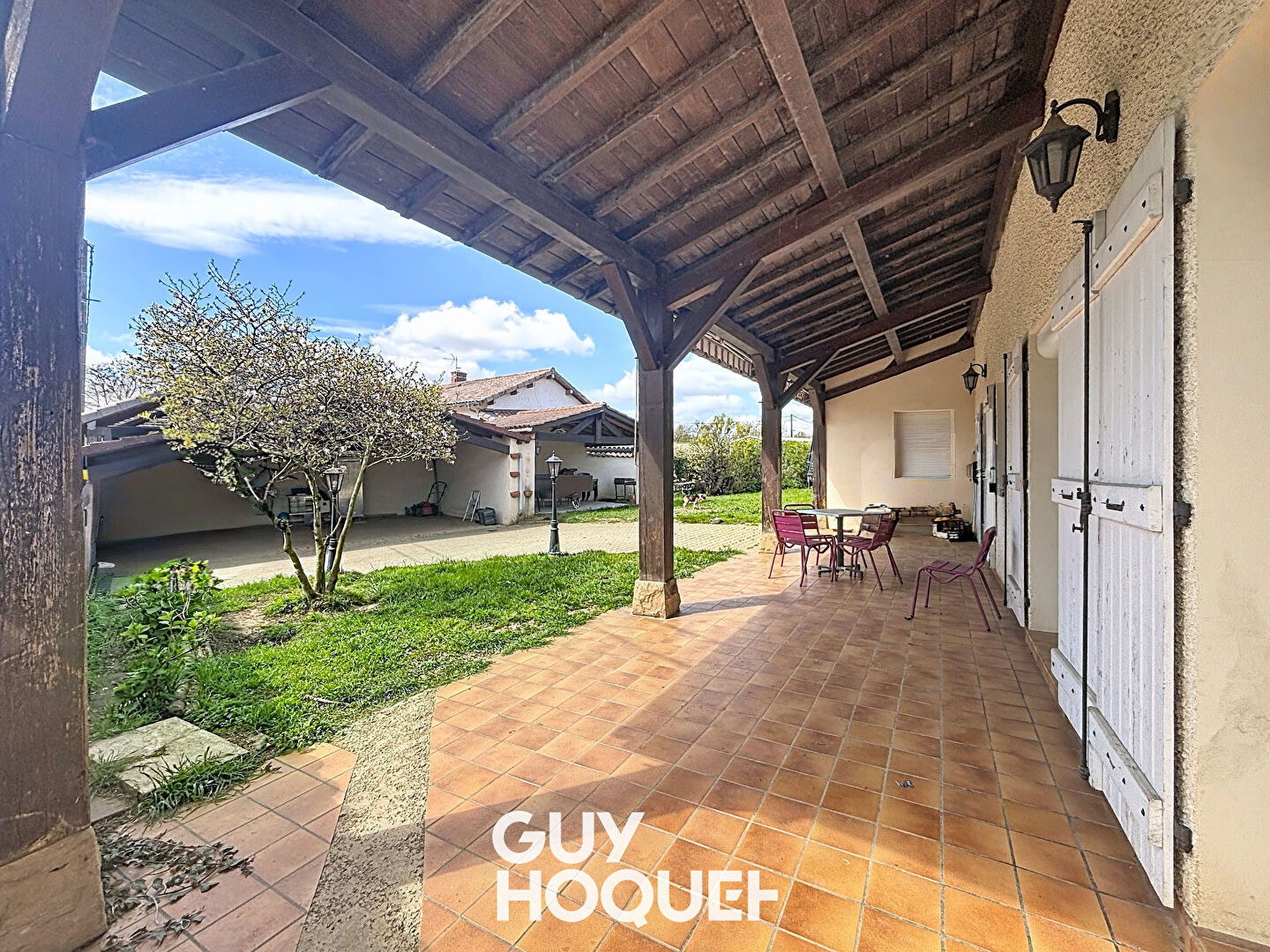 Maison ancienne rénovée + 3 Chambres  +  Dépendances - 01290 CROTTET