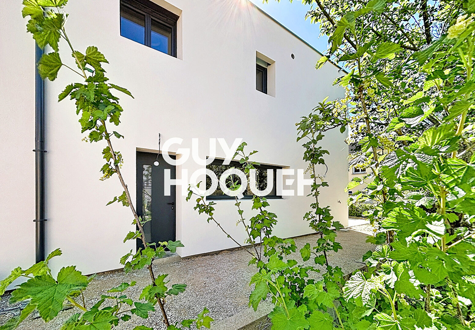 Maison Contemporaine Neuve 2 Chambres + Terrasse et terrain de 100 m² environ - 71850 CHARNAY LES MACON