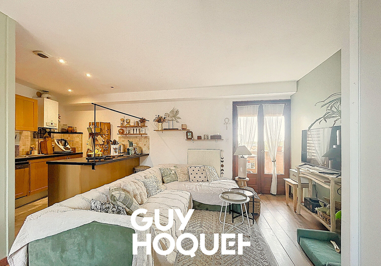 Appartement Type 3 en Duplex avec Terrasse + 2 Places de stationnement privatives - 71000 MACON