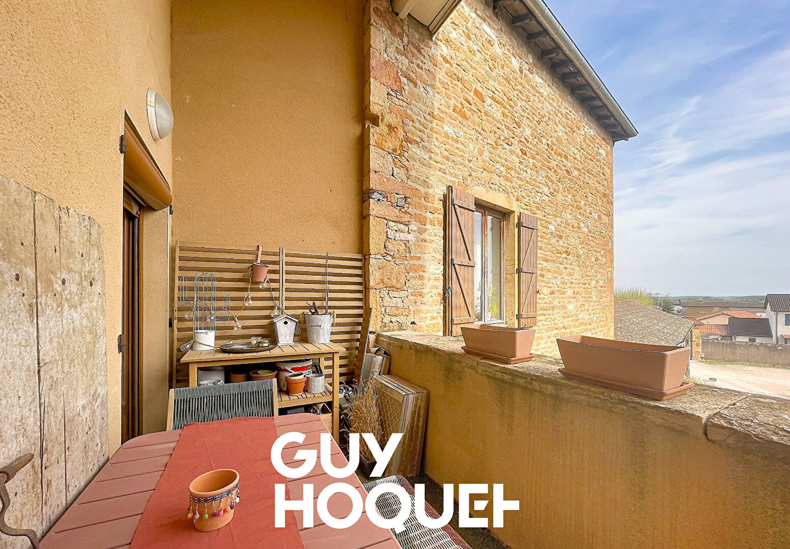 Appartement Type 3 en Duplex avec Terrasse + 2 Places de stationnement privatives - 71000 MACON