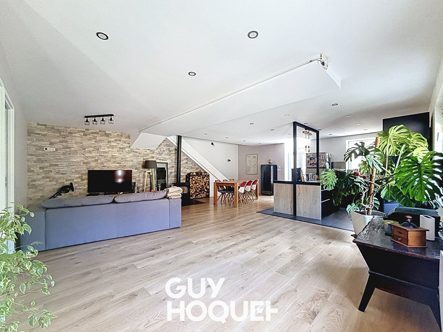 Maison en pierre rénovée 4 Chambres + Bureau - 71000 Mâcon Flacé