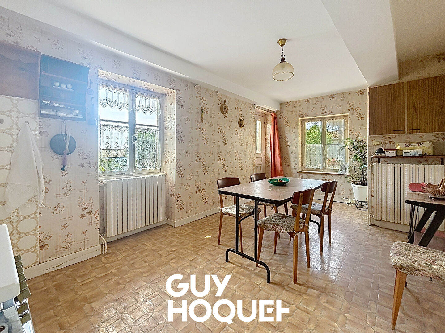 Maison ancienne à rénover avec grand potentiel à Saint Maurice de Satonnay