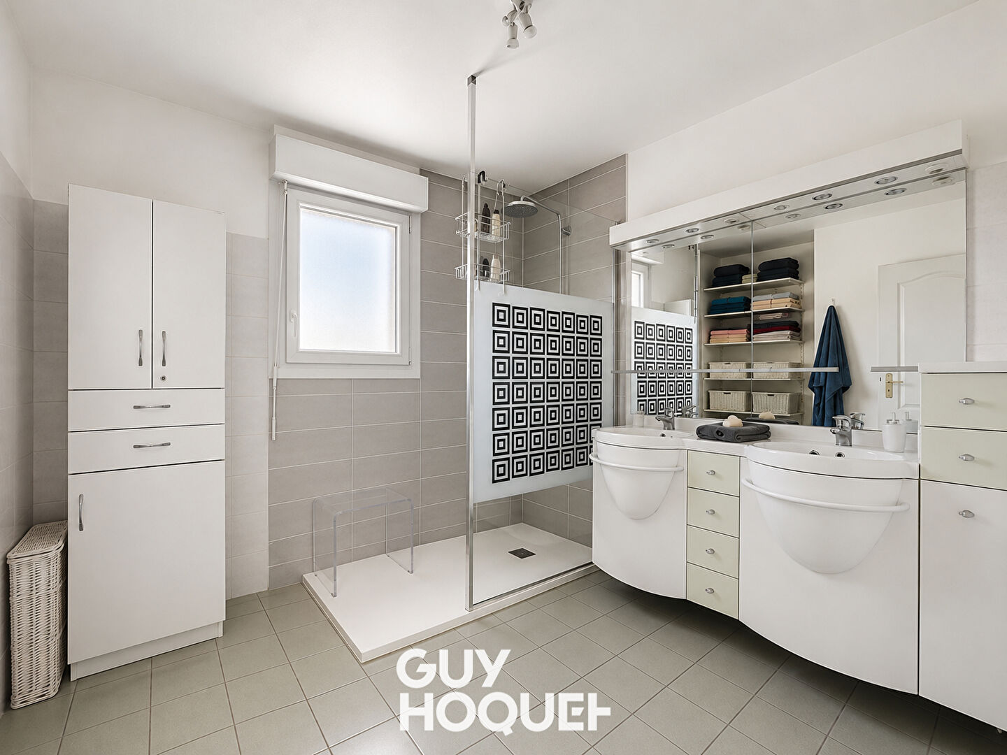 Maison sur demi niveaux 4 Chs + Garage double et terrain de 756 m² environ - 71000 SANCE