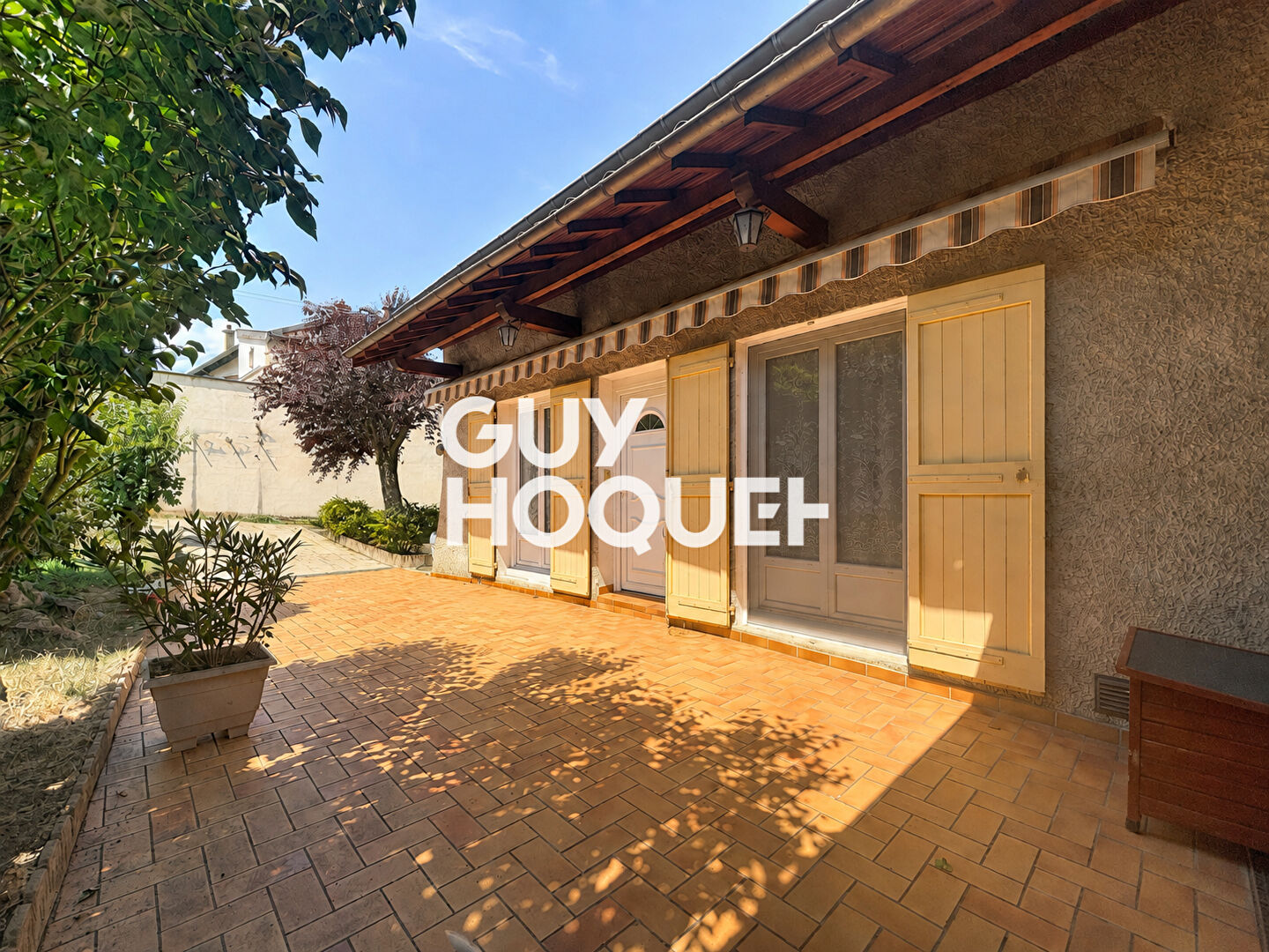 Charmante maison de village, 2 chambres, Garage - 71570 LA CHAPELLE DE GUINCHAY