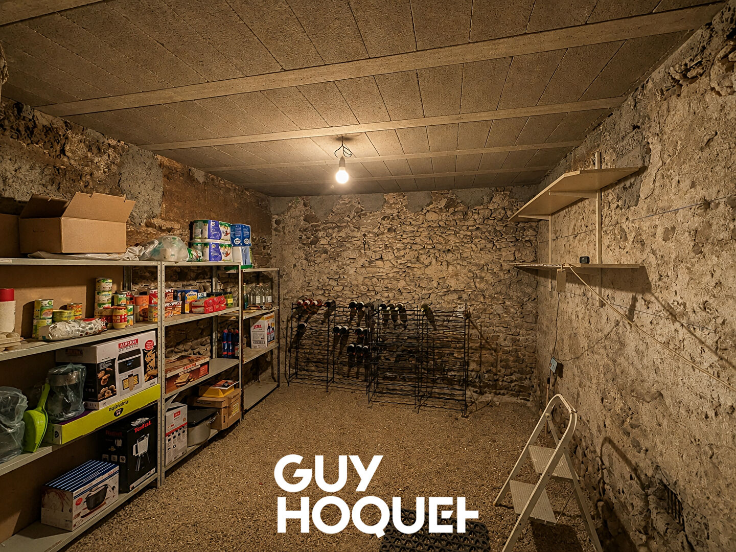 Charmante maison de village, 2 chambres, Garage - 71570 LA CHAPELLE DE GUINCHAY