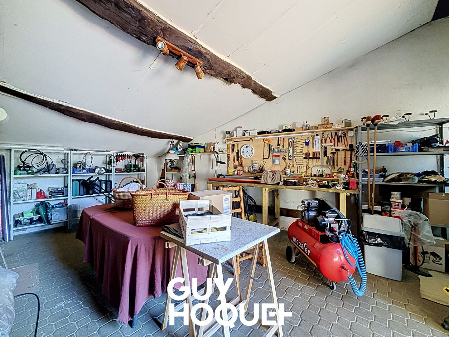 Charmante maison de village, 2 chambres, Garage - 71570 LA CHAPELLE DE GUINCHAY