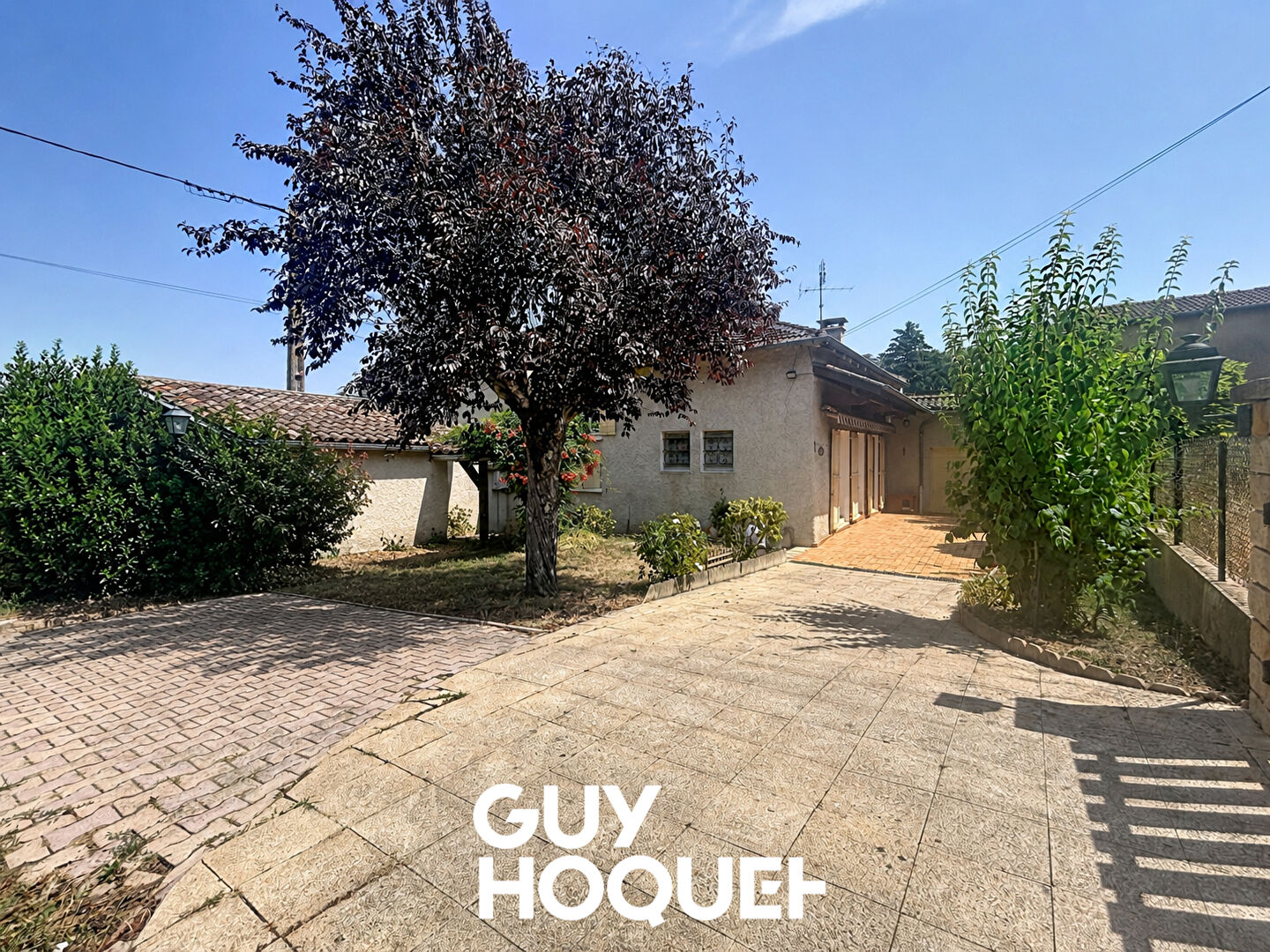 Charmante maison de village, 2 chambres, Garage - 71570 LA CHAPELLE DE GUINCHAY