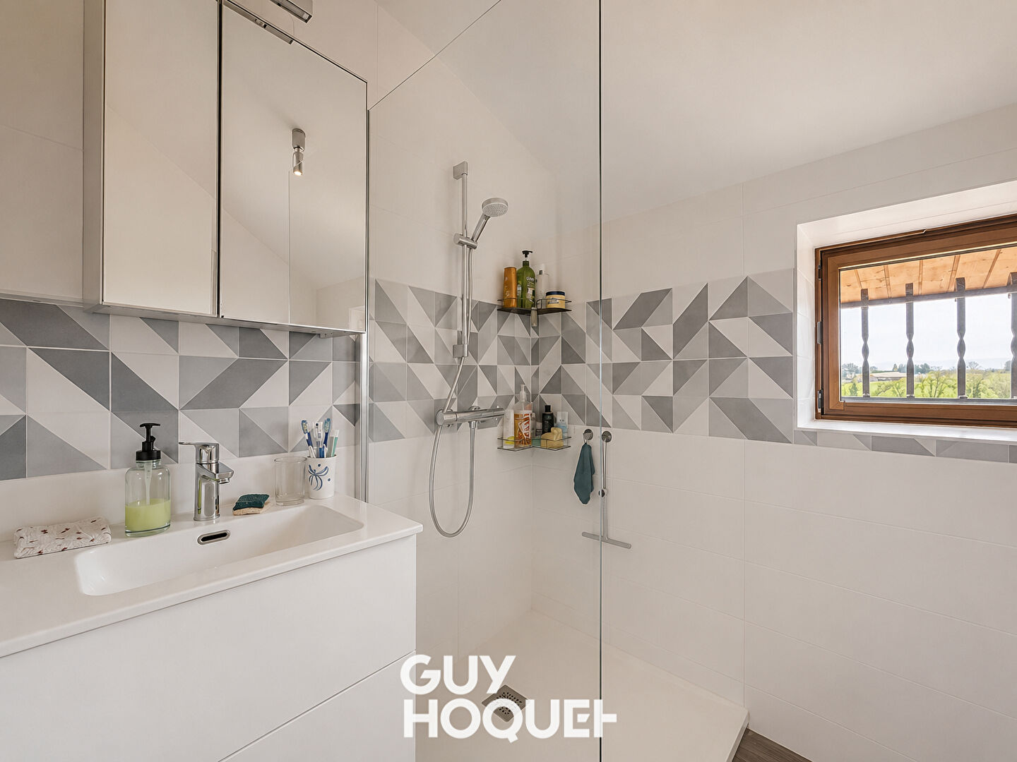 Charmante Maison sur 2 niveaux,  3 Chambres, GGE - 01290 BIZIAT