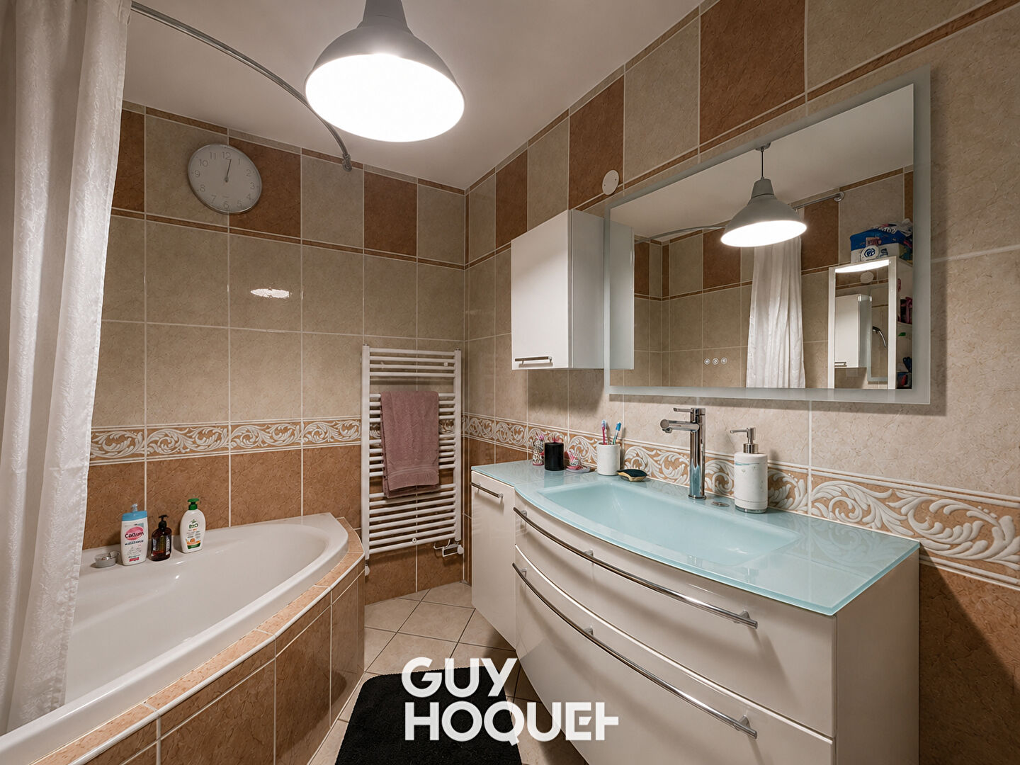 Charmante Maison sur 2 niveaux,  3 Chambres, GGE - 01290 BIZIAT