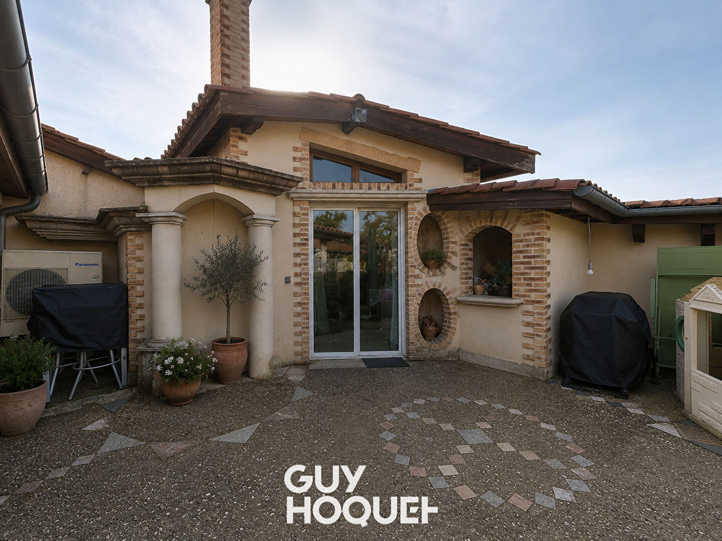 Charmante Maison sur 2 niveaux,  3 Chambres, GGE - 01290 BIZIAT