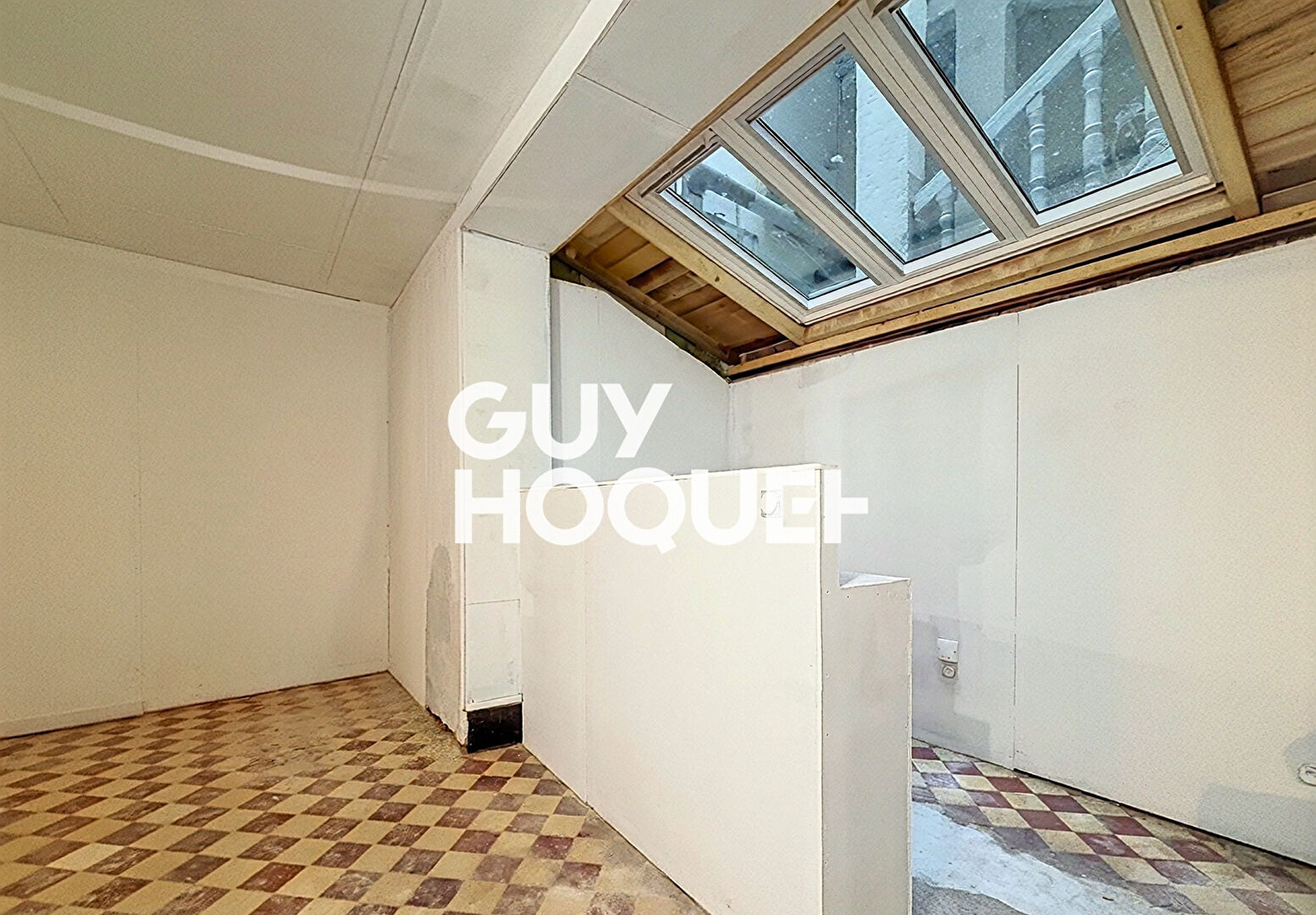 Local Commercial + Réserve ou Studio à rénover + Cave Voutée- 71000 MACON