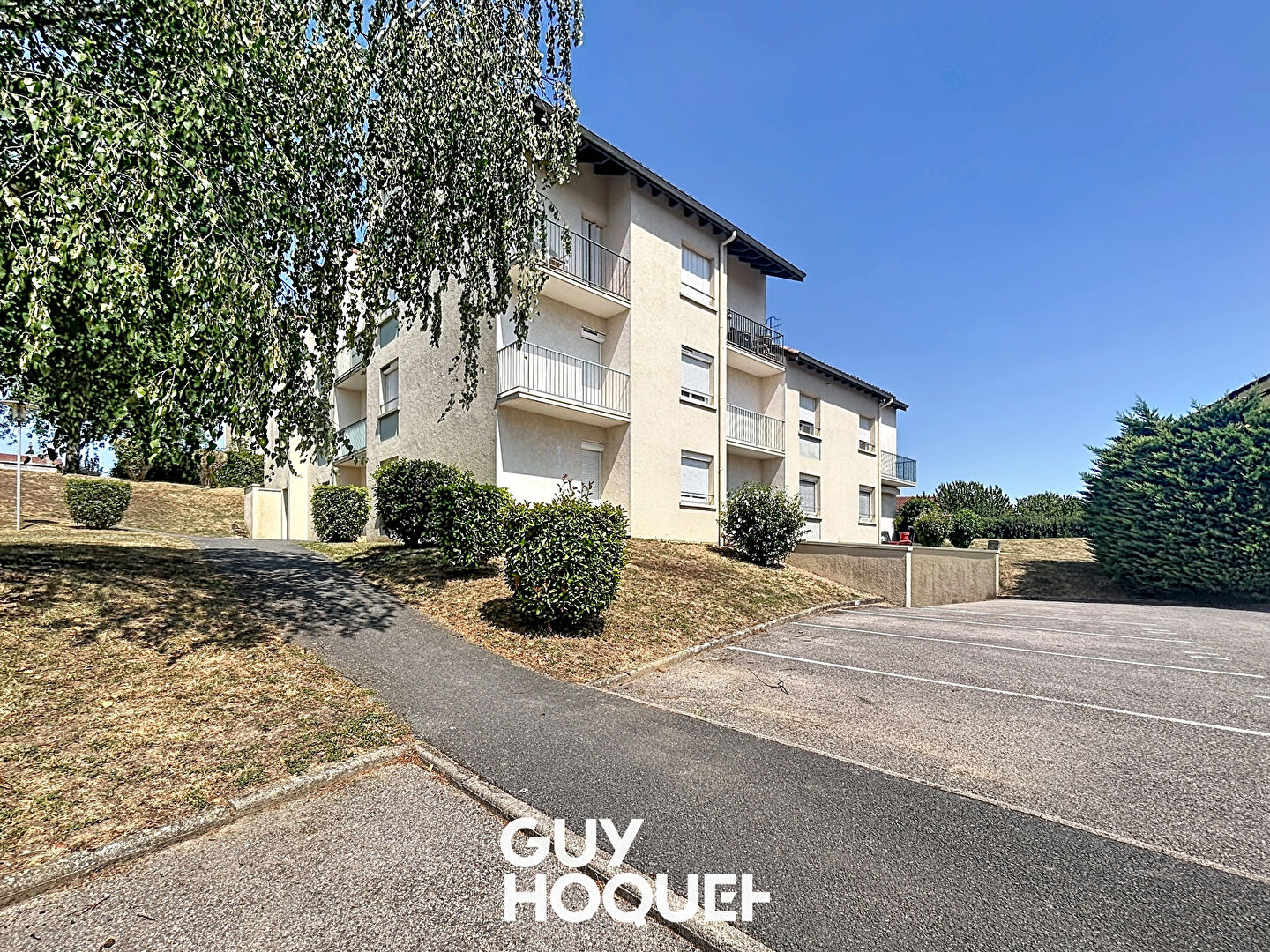 Appartement 2 Chs + Balcon, Garage, Stationnement et Cave - 71000 SANCÉ