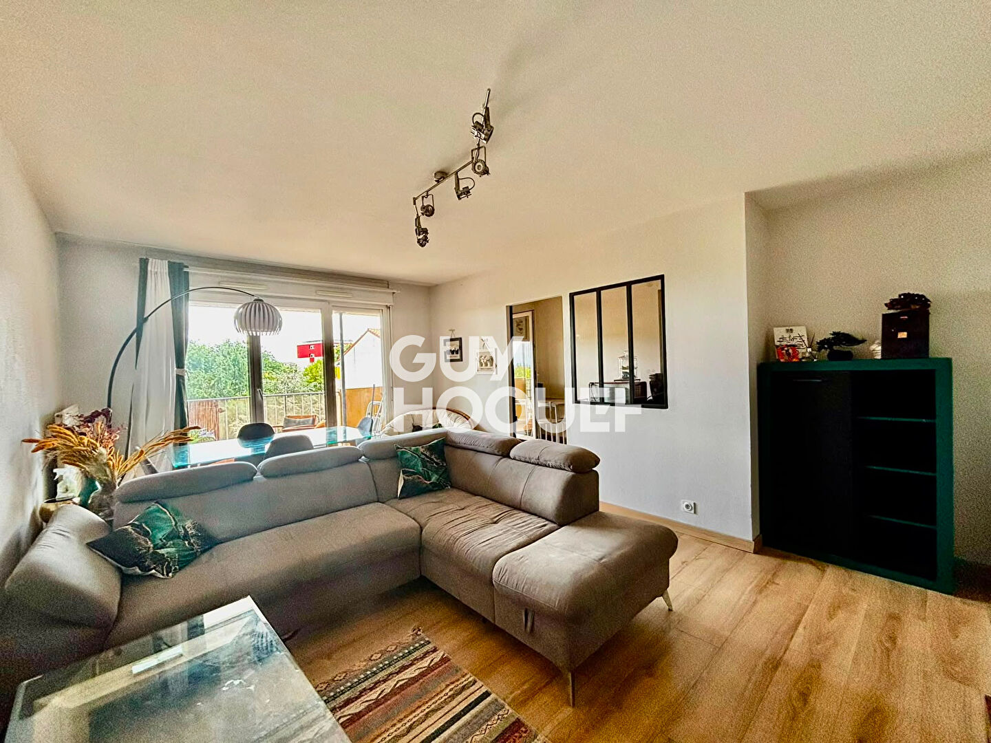 Magnifique Appartement, 3 Chambres, Stationnement privatif - 71000 MACON