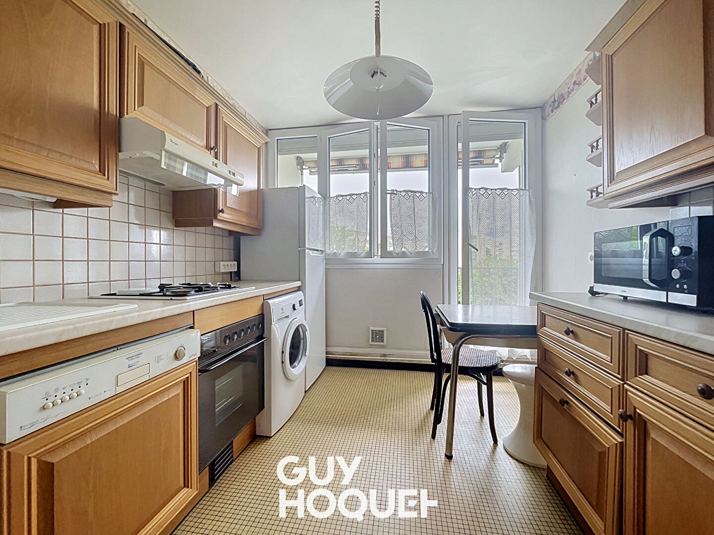 Appartement 3 Chs + 4 Balcons et Cave - 710000 MACON